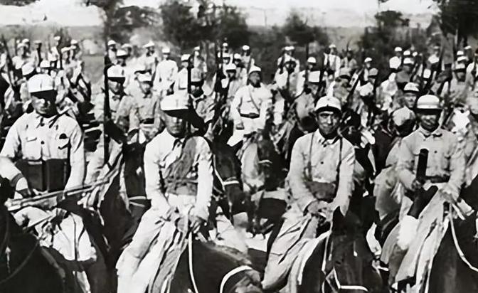1949年，解放军遭马家军包围，眼看就要全军覆没！彭老总情急之下大喊：“炮轰穿蓝