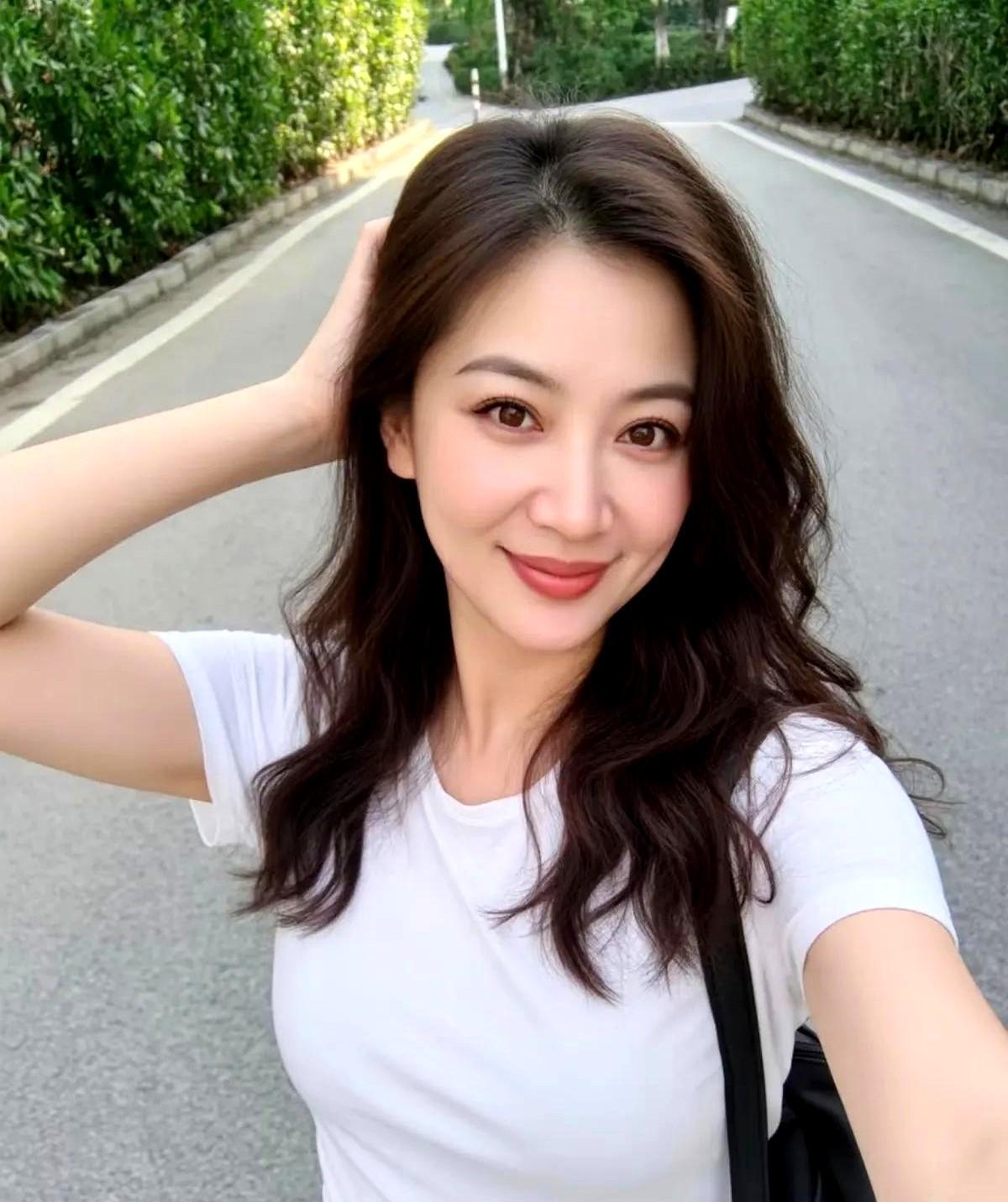 绝大部分的女人都不喜欢老实的男人，而是喜欢那种充满攻击性的男人。具体怎么拿捏这