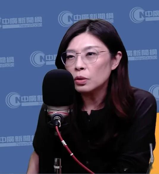 终于定了？国民党新北要征召李四川，侯友宜尴尬了。郑丽文在节目中说到了新北市明