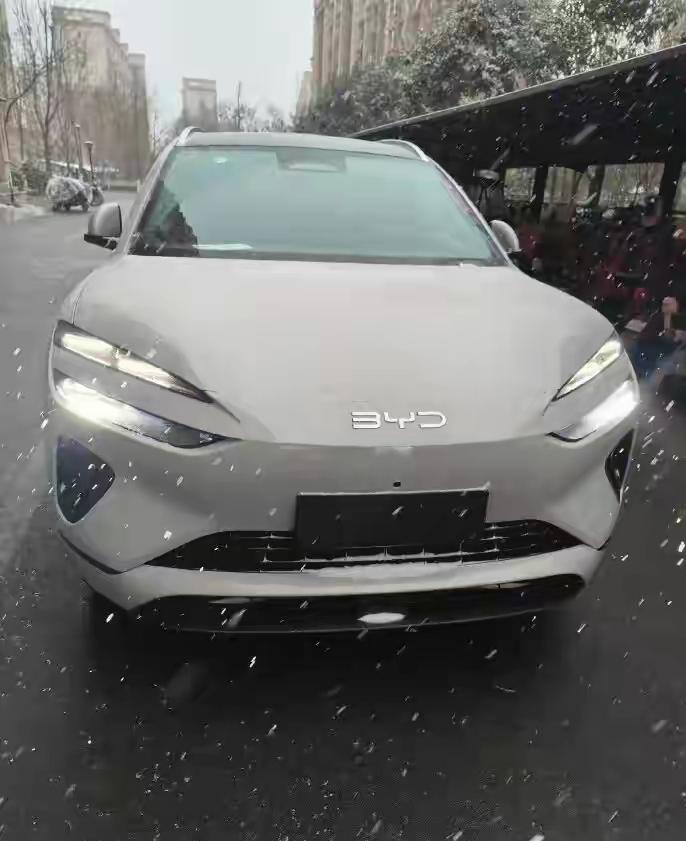 比亚迪雪地模式一个字:牛!比亚迪全系车型基本标配雪地模式，这一功能针