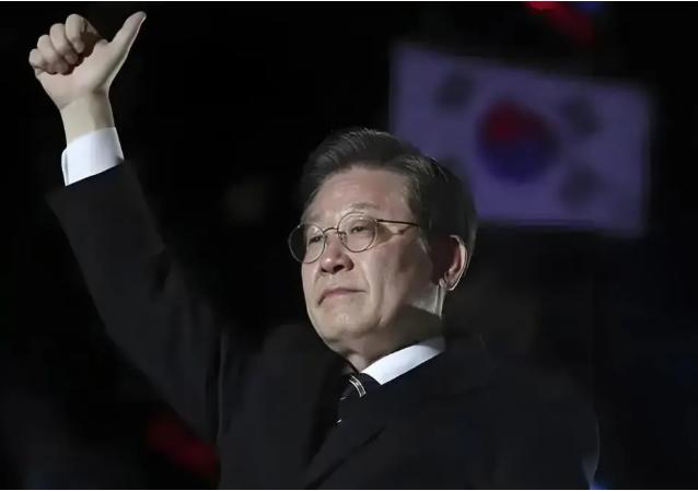 总统套现三倍离场，韩国散户怒了！去年，李在明第三次冲击总统宝座时，竞选纲领的