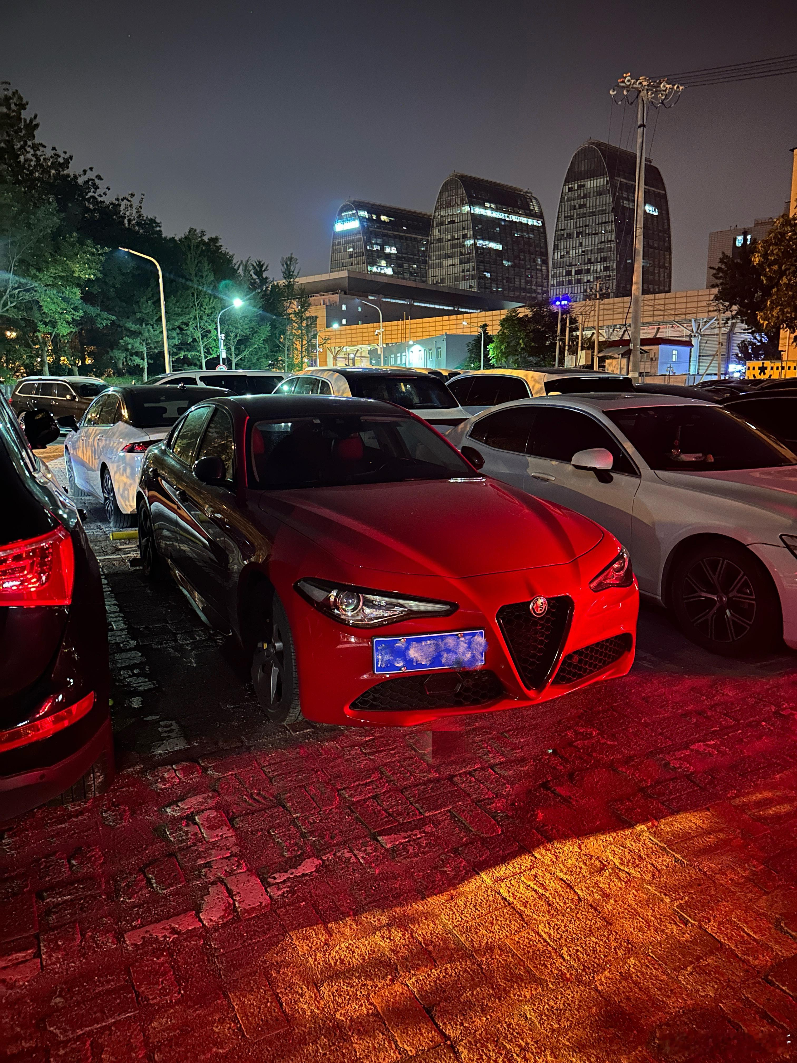 这小红车真帅啊北京