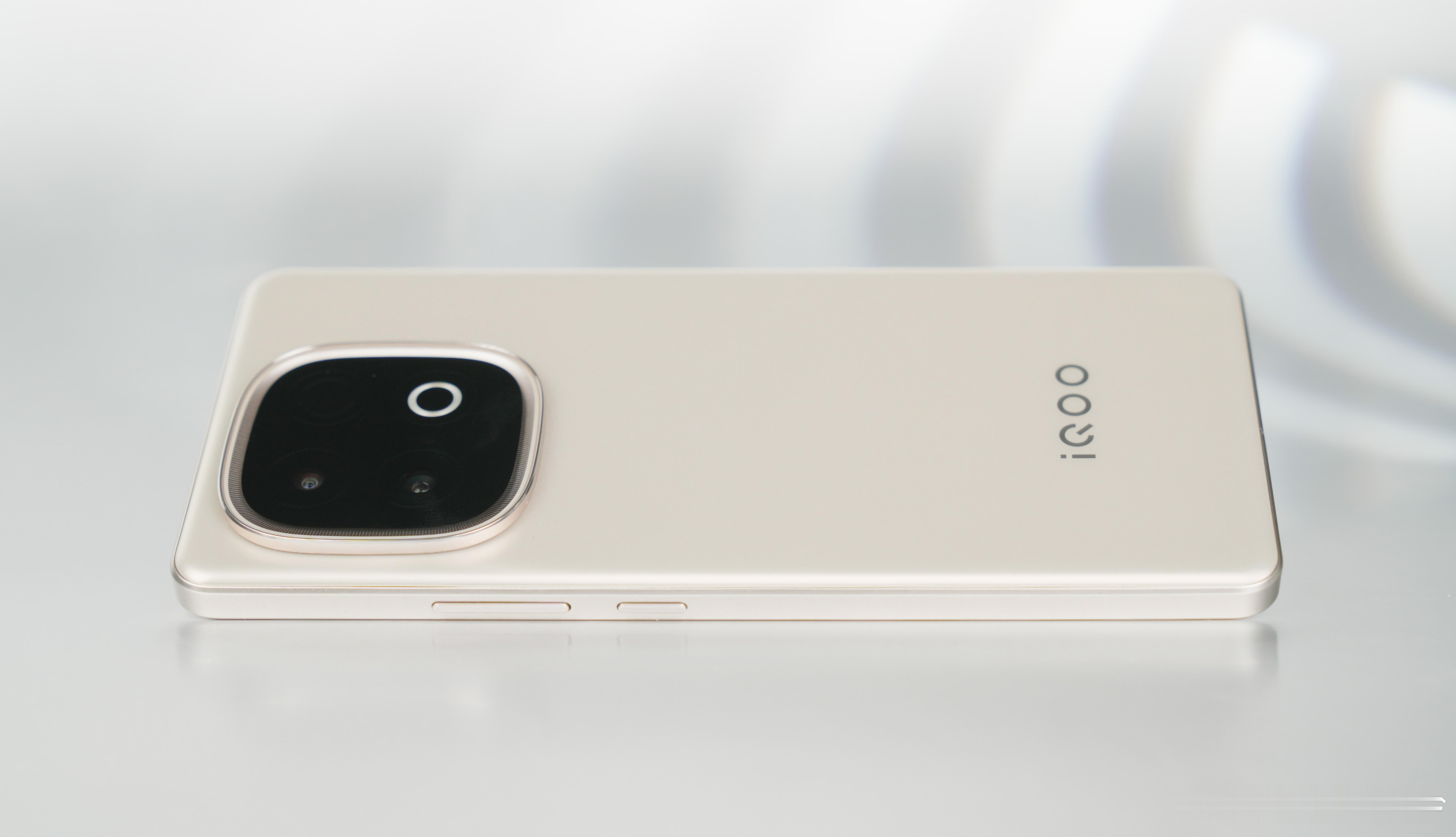 聊聊iQOOZ10TurboPro（5）外观上手iQOOZ10Turb