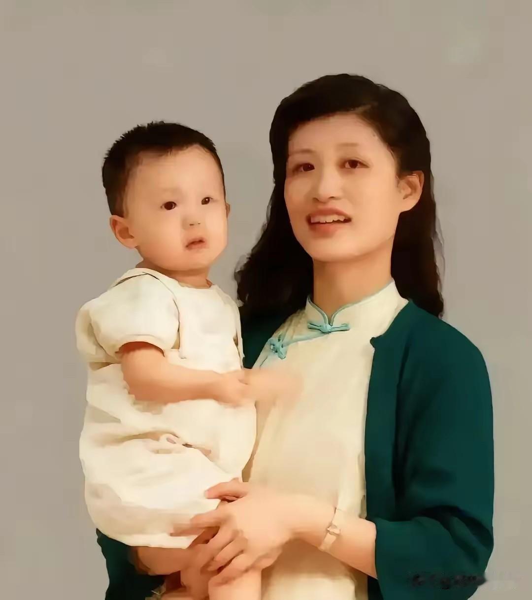1944年宁波珍贵留影！战火乱世的温柔母子照，读懂新四军才女的家国风骨19