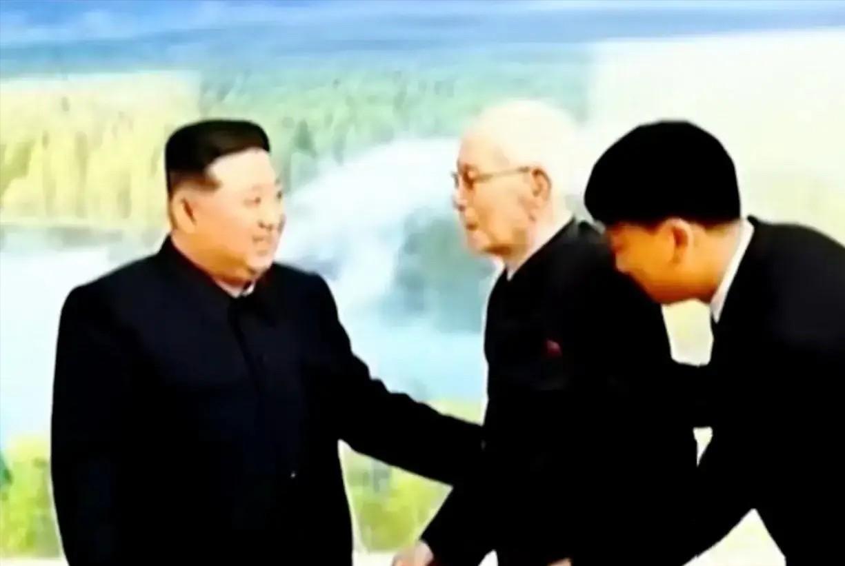 金永南同志现年97岁，是朝鲜政坛的德高望重者。他历经三代领导人，长期担任最高人民