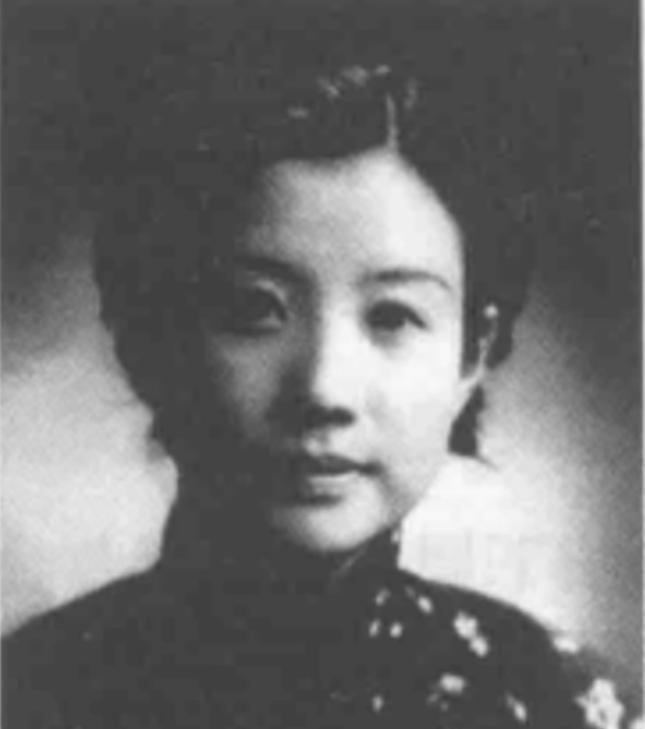 1955年，周总理急匆匆的来到毛主席处，将一位48岁女叛徒的判决书递给毛主席，毛