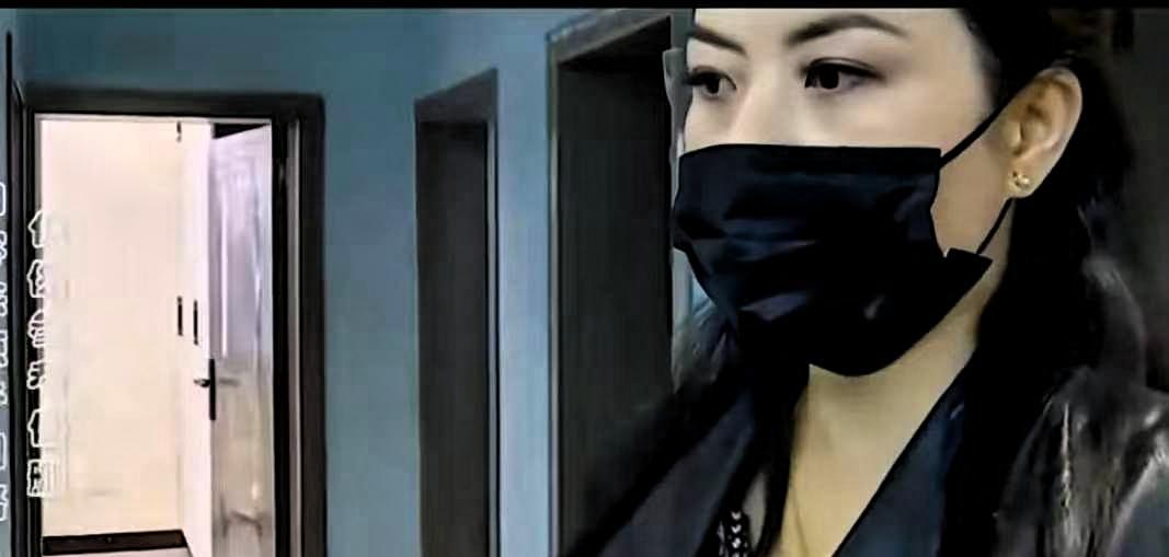 女子找了两个装修师傅给自己家干活，谈好2000元的工钱，没想到施工结束后，女子突