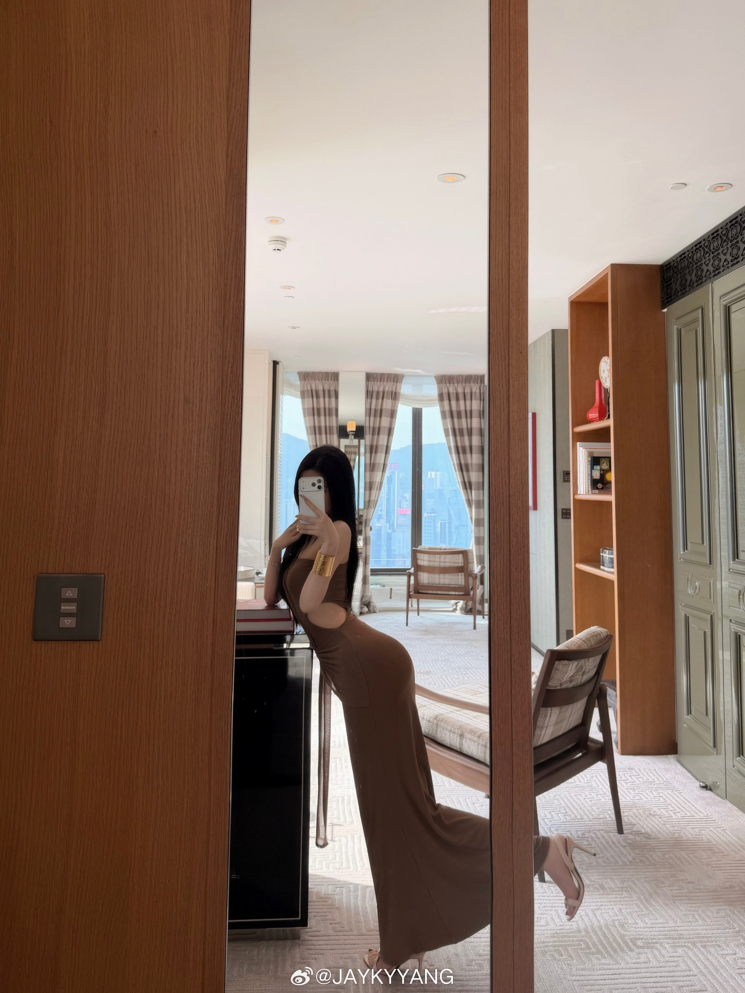 日落沙丘🏜️这条我非常推荐你们带去沙漠旅游拍搭配金色配饰+有设计感的裙子出片