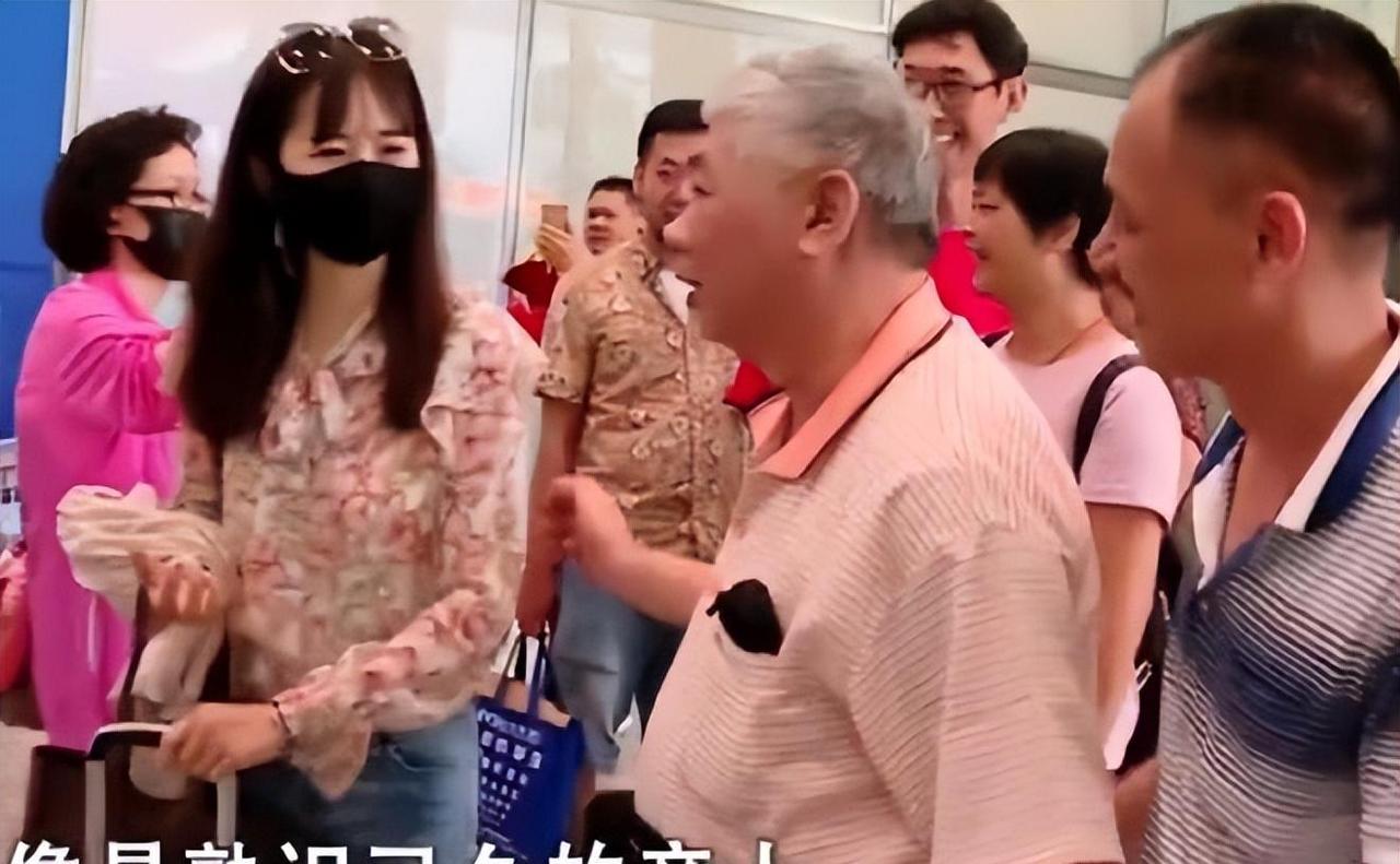 台湾女孩娜娜翻到爷爷泛黄的广东户口本时，怎么也想不通自己明明生在台北，怎么会是肇