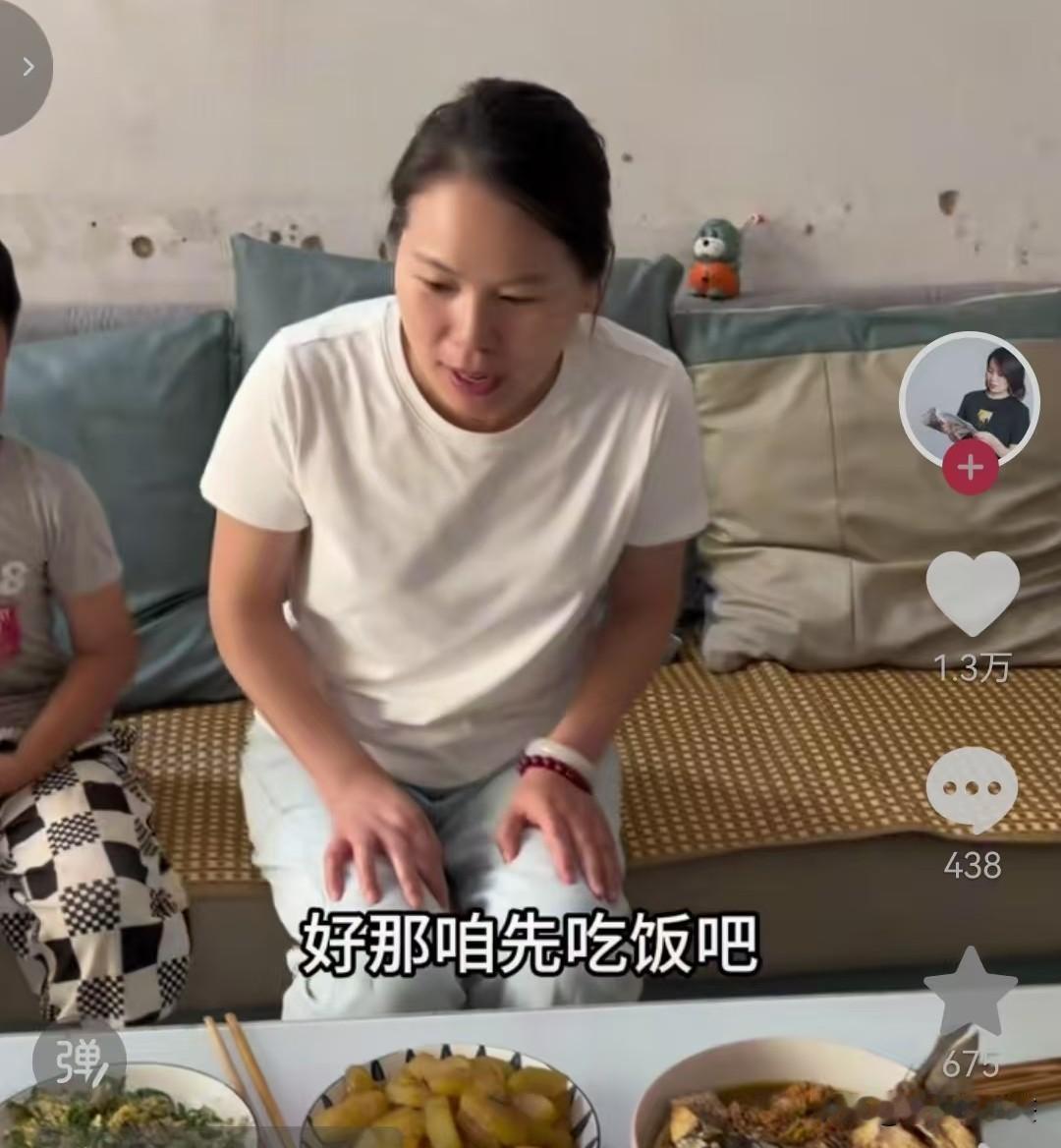 小二这回娘俩的路是钱铺出来的吧京城小二回娘家了，“炫耀”在娘