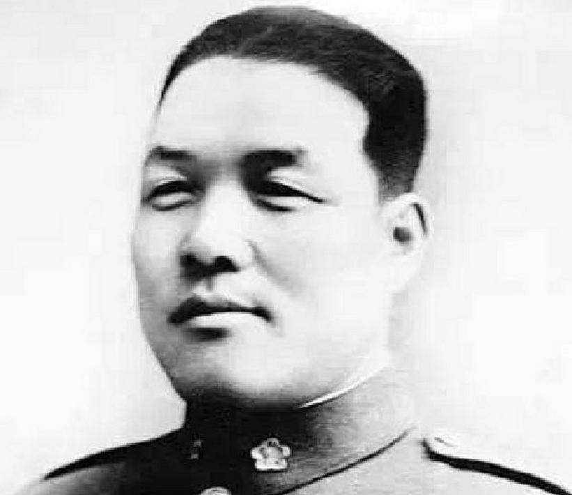 1937年9月，在山西大同南部的山路上，一支5000余人的中国军队正向原平镇方向