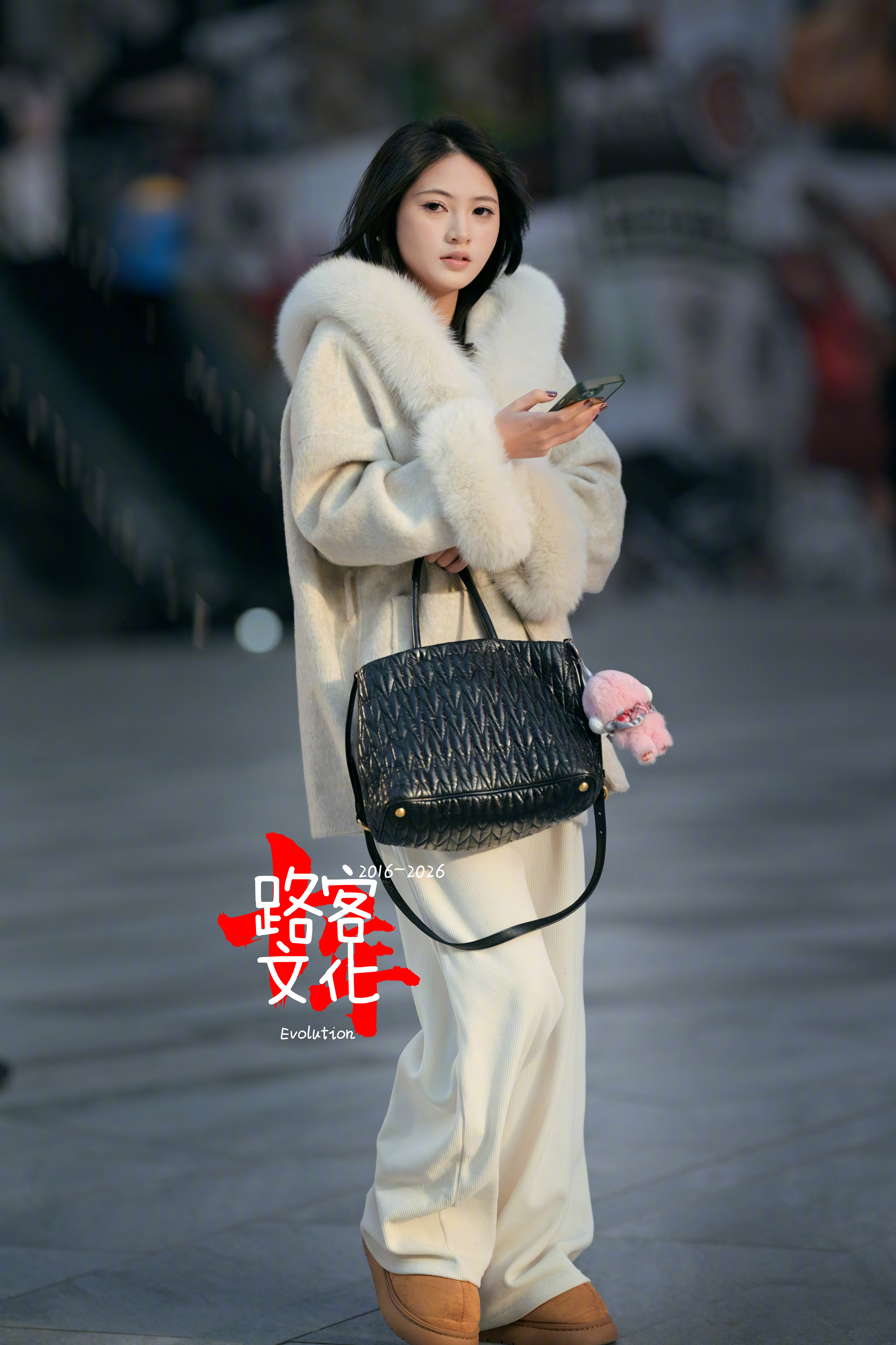 小姐姐面对镜头很自然