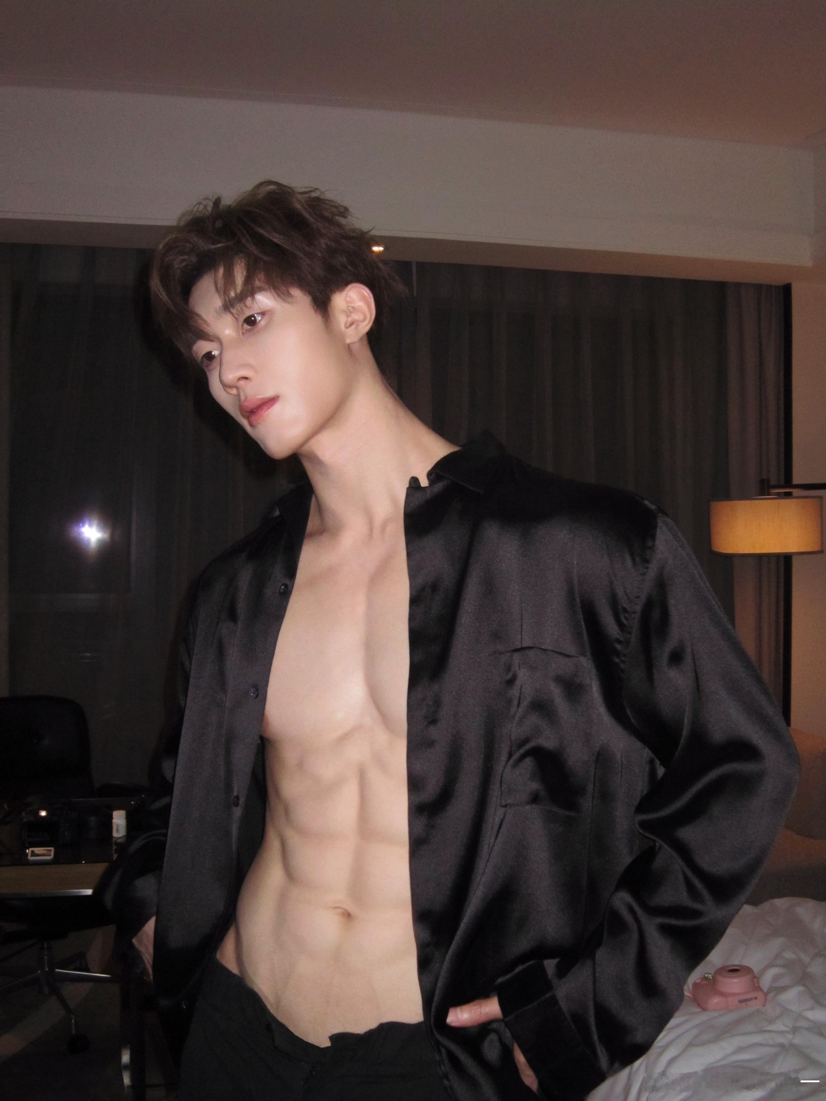 真就是185白皮肌肉男​​​