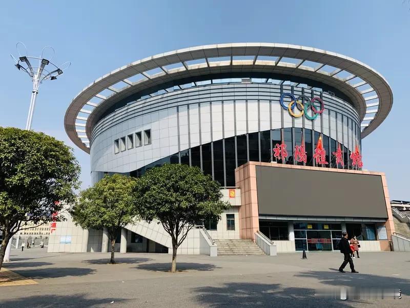 永州队加冕2025湘超冠军12月27日晚，湘超总决赛在长沙贺龙体育场落下帷幕，