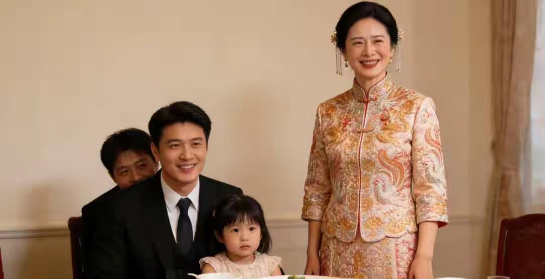 后妈追婚车哭到腿软！18年无血缘守护，这声妈比亲生还戳心最近刷到一个催泪视频