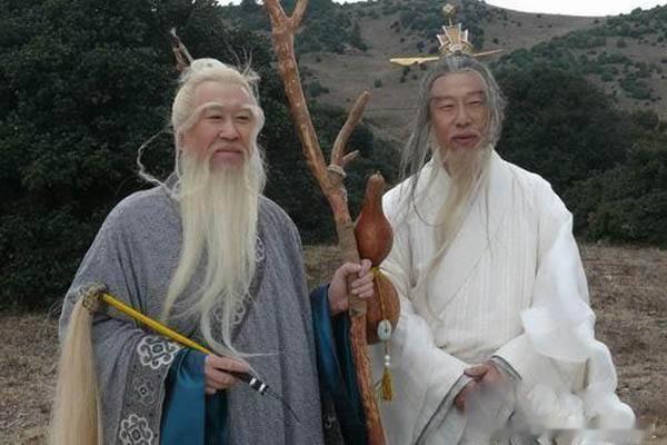 走山40年老先生酒后吐实话：真正的风水宝地，从来不用罗盘丈量年轻的时候跟着