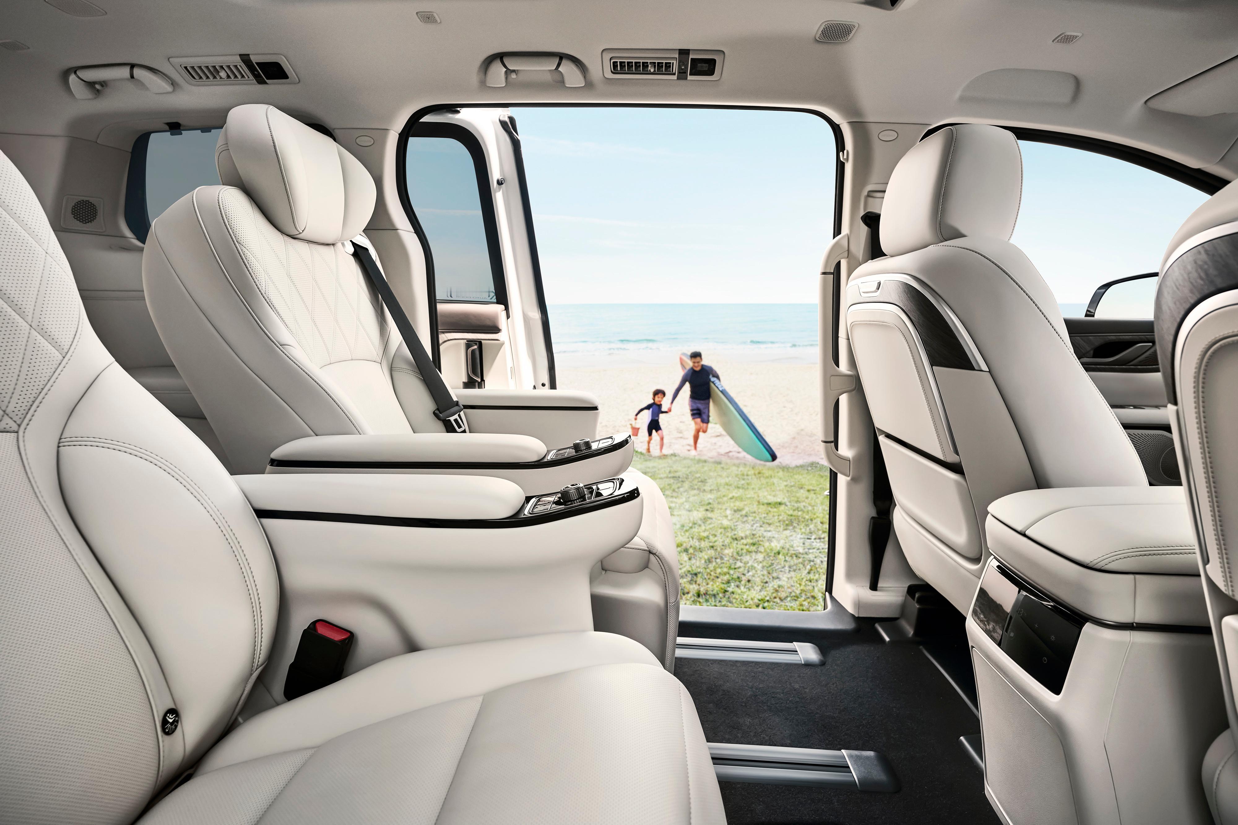 十万台下线，高山直接甩了组数据：车身强度、碰撞测试、三排安全平权。在MPV圈子里