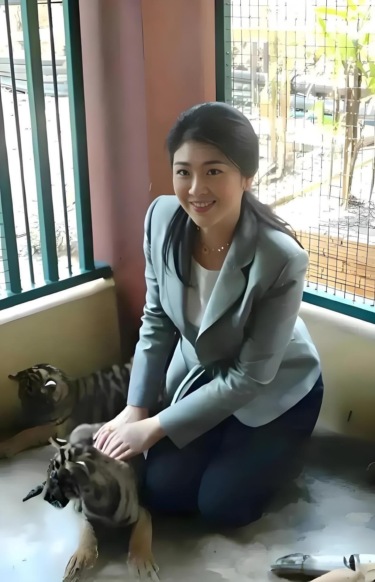 这位美女，长的完美无瑕，五官大气，干干净净，皮肤又白又嫩，真正的国色天香，亚洲第