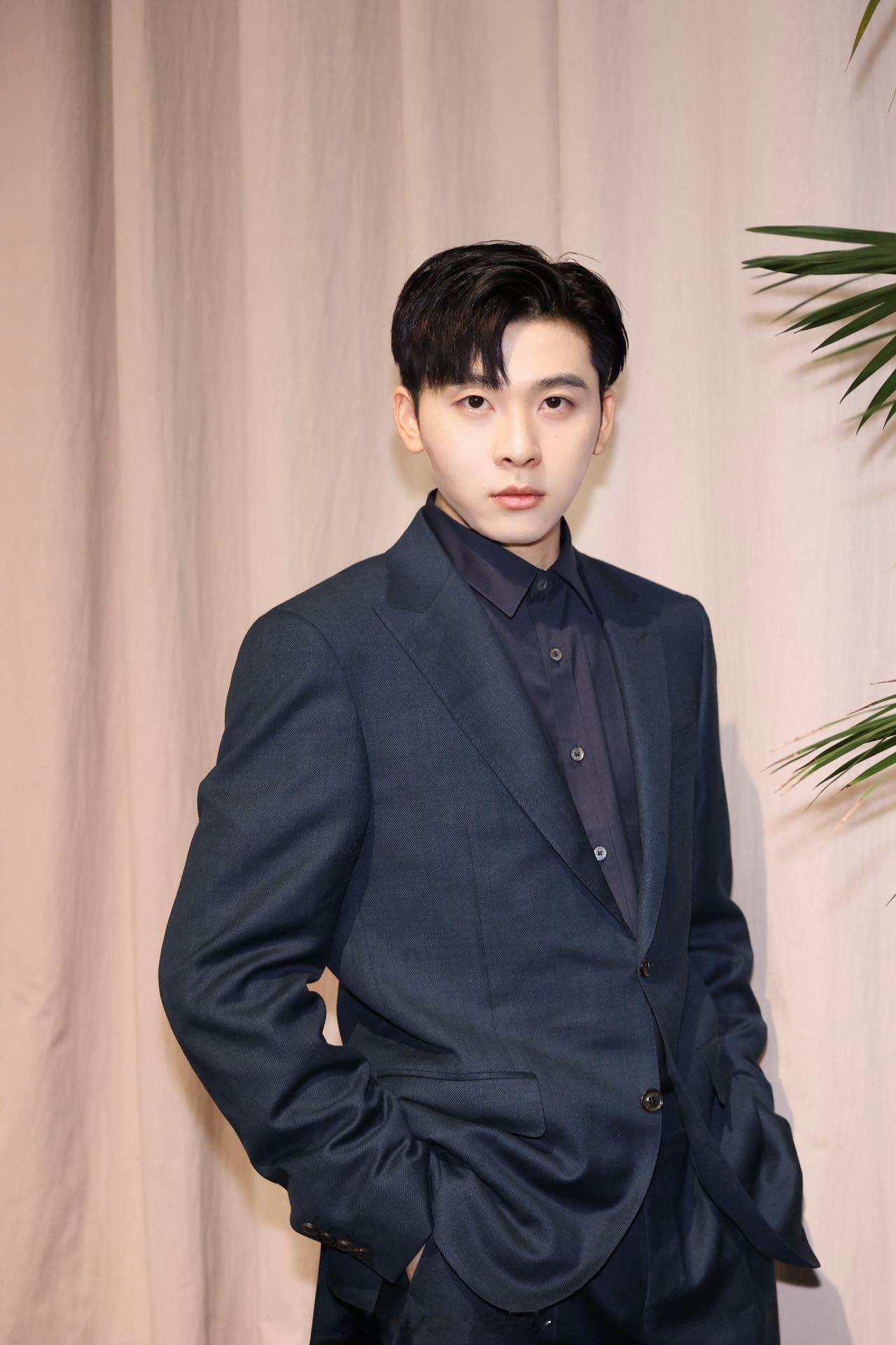 在米兰男装周的Canali2026秋冬系列发布会，品牌将现场打造成了一个真实的