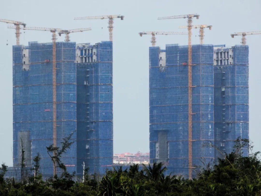 中国载人登月的节奏是越来越快了！ 据悉，载人登月火箭垂直总装厂房跟长征十号载