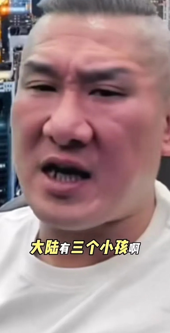 馆长说大陆有三个孩子。澳门听话，像小女儿一样乖，大陆宠着，要啥有啥。二儿子香