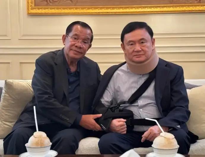 洪森搬起石头砸自己的脚，开始向泰国释放善意，据报道，洪森在“脸书”发布了数张自己