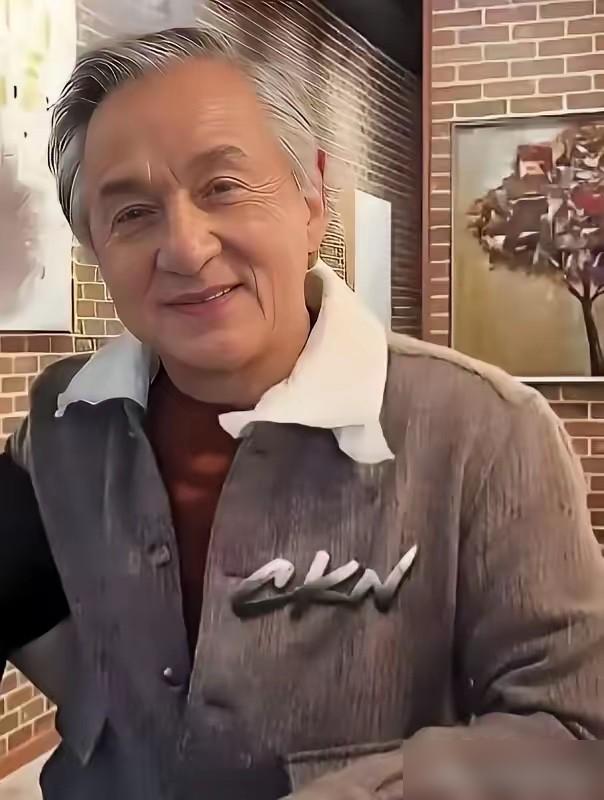 成龙给所有男人提了个醒，在忙也要抽出时间陪伴孩子。这事儿说白了，就是他看