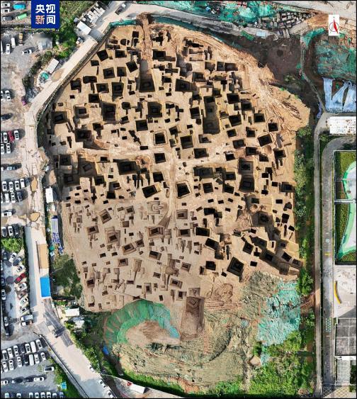 西安东郊的一处考古工地航拍。这块地方共发掘古代遗迹566处，其中，战国墓葬309