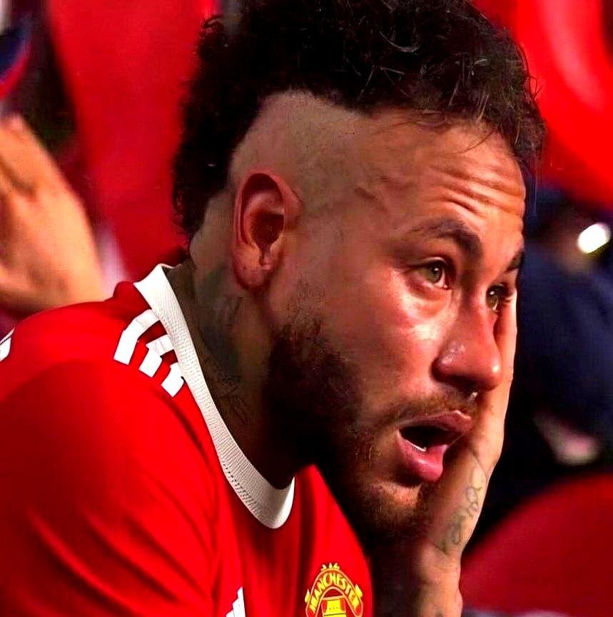 卡塞米罗刚确认赛季末离队，曼联就掏出2亿英镑砸夏季转会。他在曼联效力4年出