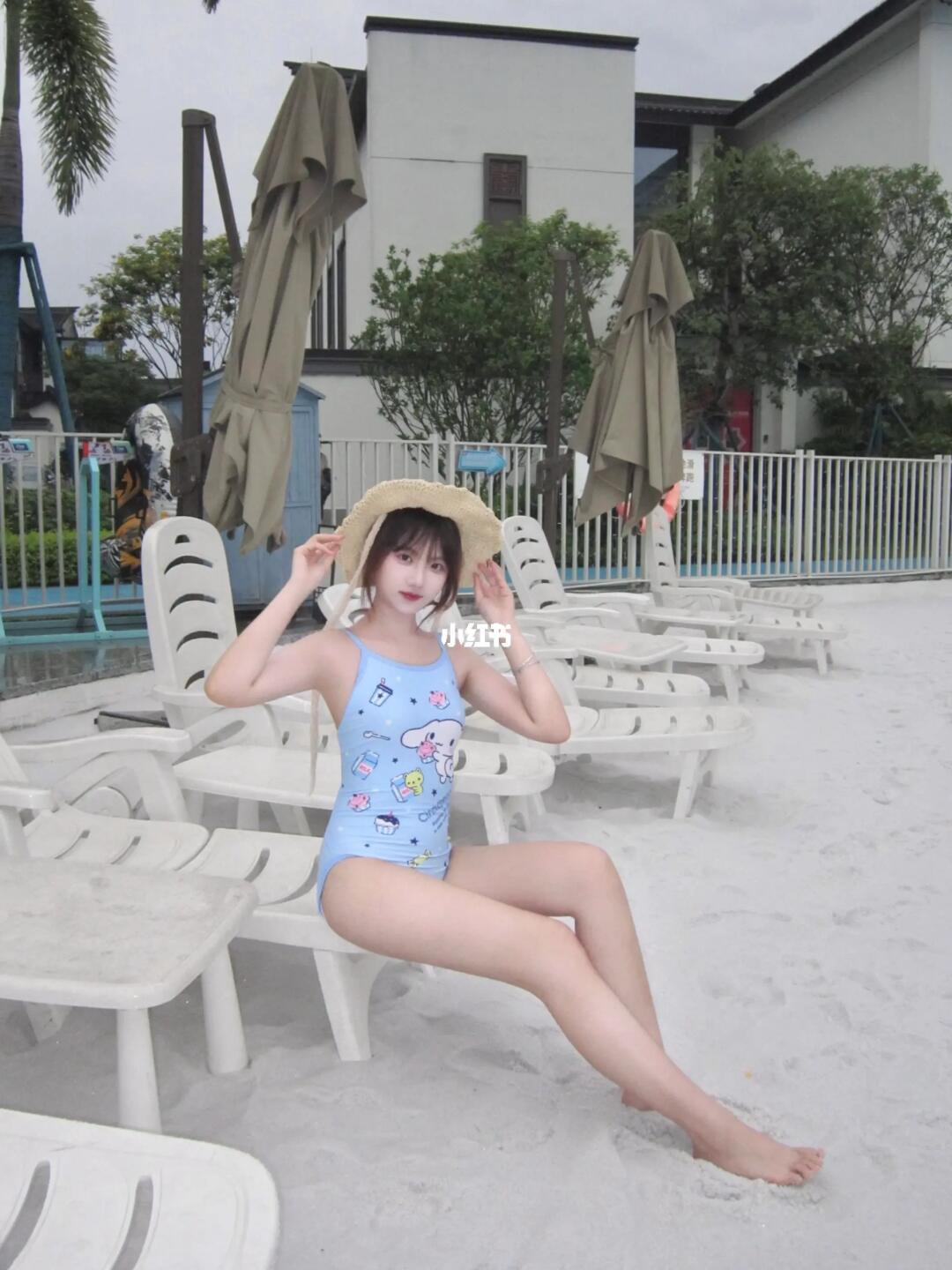 女大学生|泡在水里的夏天才完整！