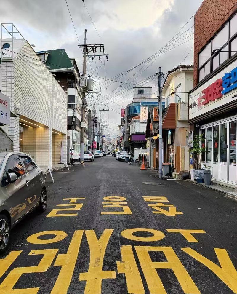 中国人不高兴的后果有多严重呢？2016年，韩国人联名请愿，要求拒绝中国游客进入济