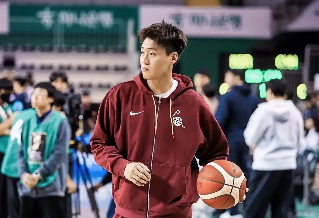 46分。这不是一节比赛，这是一支CBA球队全场的总得分。四川队握着两名外援