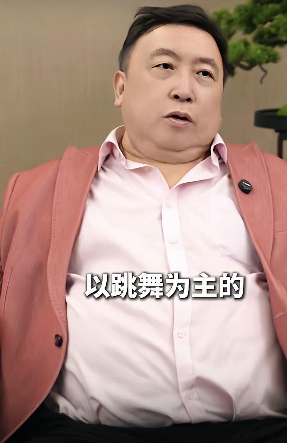 王晶说：“草蜢组合和Beyond根本无法比，Beyond是当时最红的乐队，草蜢组