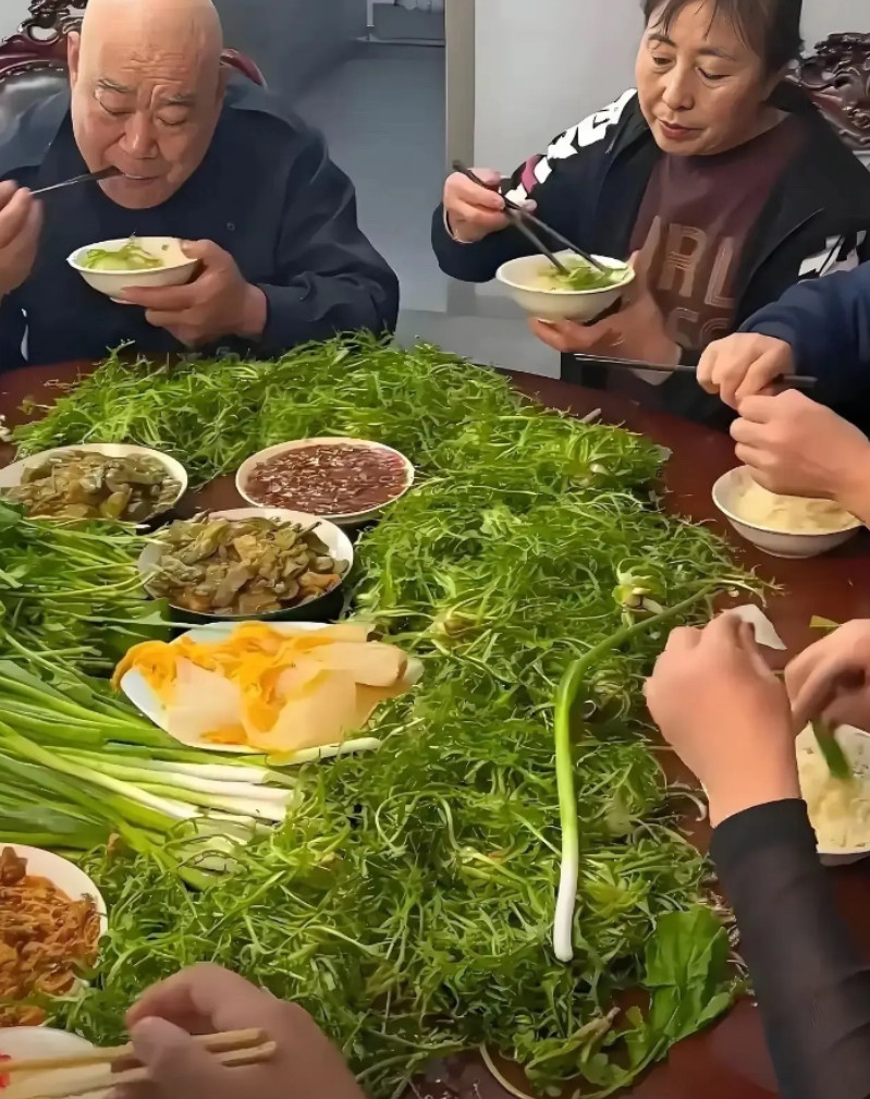 不懂就问，南方人看到这一桌菜，会不会扭头就走啊！