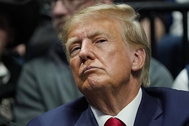 最近有一件非常有趣的事情。我们发行了一些美元债务，总额只有40亿。但是你猜怎