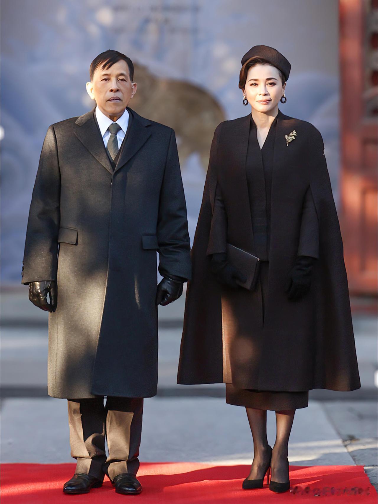 泰王王后穿丝袜死磕北京8级寒风，两口子穿上这辈子最厚的衣服也止不住瑟瑟发抖，泰式