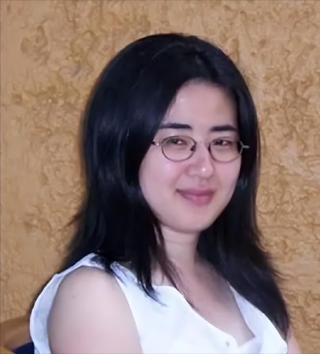 中国“神童”田晓菲，13岁考入北大，19岁出国留学后嫁给53岁的美国老师