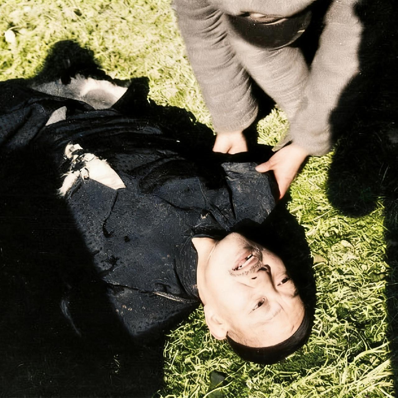 抗战胜利后，汉奸齐燮元被处决，现场的工作人员在尸检的时候，一张罕见的留影，从镜头