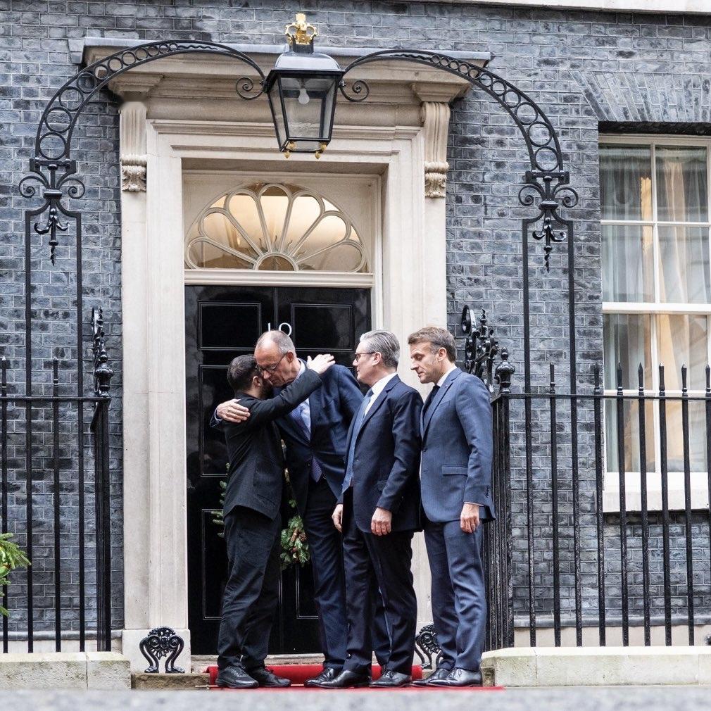 德国总理默茨12月8日发文说：“乌克兰的命运就是欧洲的命运。我们来这里是为了探讨