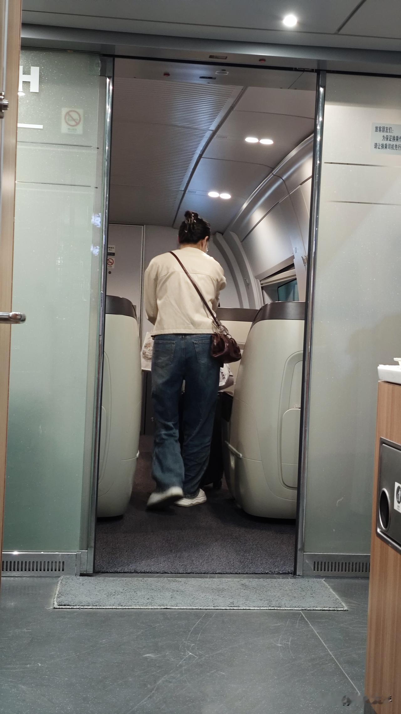 十一来临，高铁头等舱也一直在满员状态！头等舱经济舱