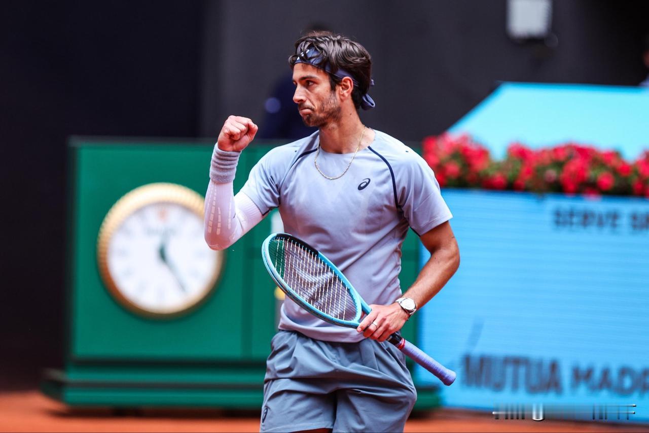 穆塞蒂2:0击败胡尔卡奇，晋级马德里大师赛32强，能否复制去年红土大爆发？上