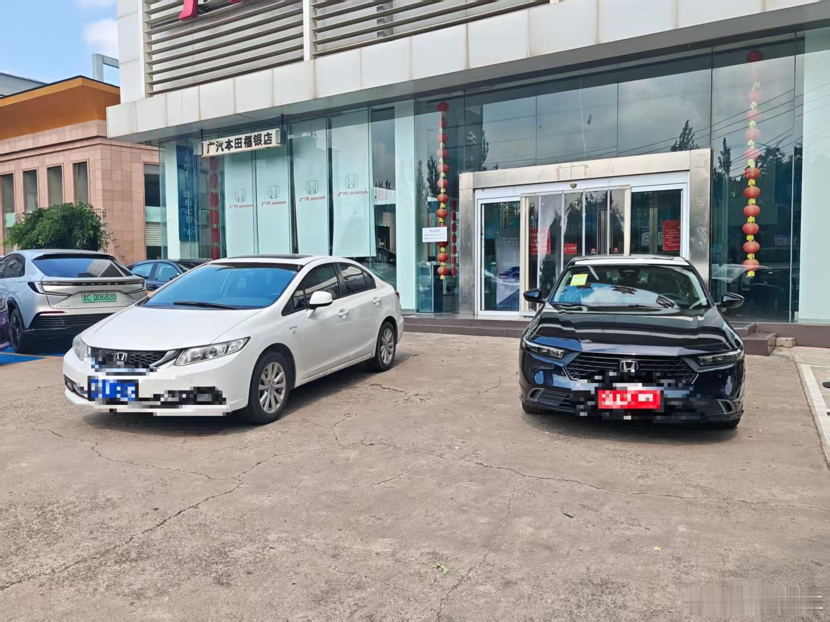 山西老哥雅阁phev提车返图这位老哥是九代思域车主。前年他成功推荐亲