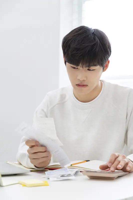 “三成年轻人存款超50万”？数据源头得先掰扯清楚“有三成年轻人能存下50万以