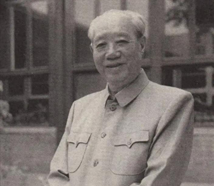 1953年李敏自上海回到北京，向毛主席提出一个请求，毛主席建议她去找汪叔叔帮忙！