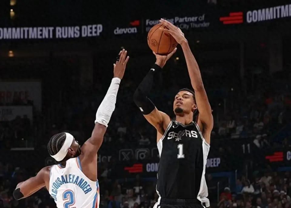 马刺最大问题还是球员重合度太高了现在你找个4号位好苗子都没时间给他练级了，因