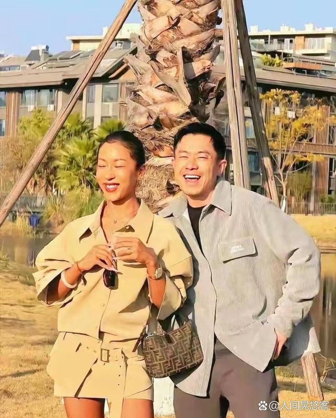 吉克隽逸和现任老公金思辰一起出镜，俩人看着挺有夫妻相，还蛮配的。​​​