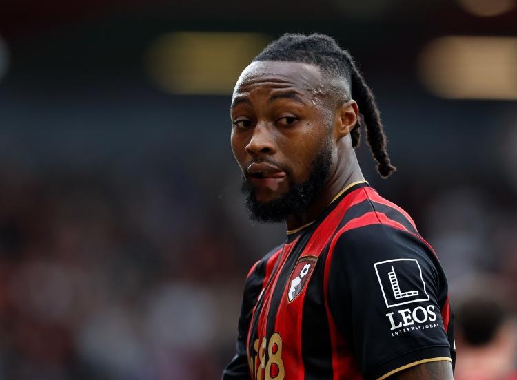 据英媒CentreDevils报道，曼联正在积极推进引进伯恩茅斯前锋塞梅尼奥的交