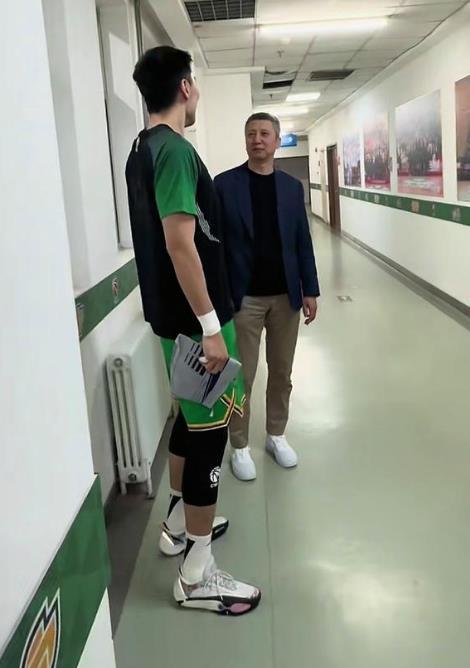 哈哈破案了，原来郭士强来辽宁是考察李晓旭的[大笑]郭士强：小二，你最近表现不