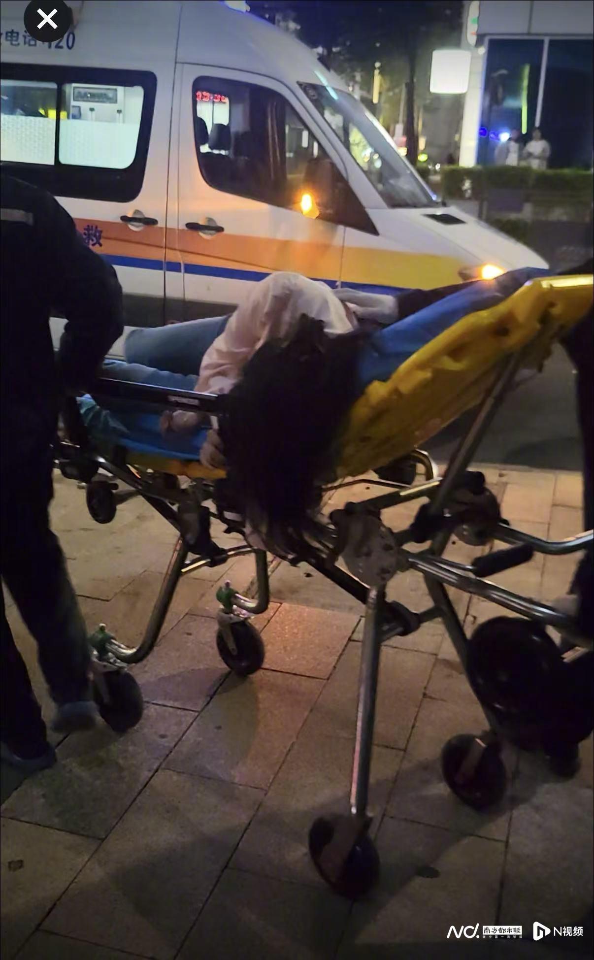 深夜华强北，四名医生5分钟紧急救援醉酒女子，生命体征危急时的英雄时刻