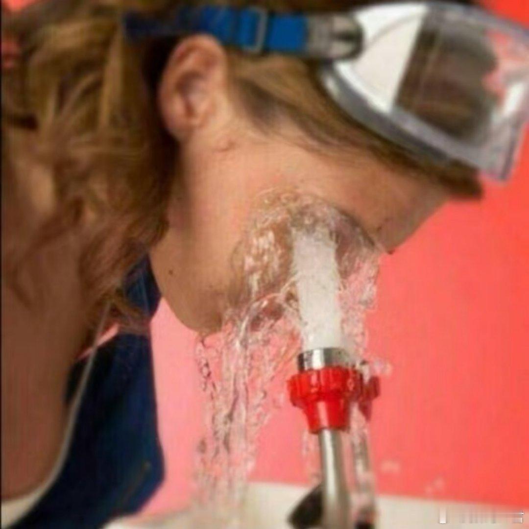 逾300万页爱泼斯坦文件公布真恶心，权贵的特权、人性的扭曲，在这座岛上展现得淋漓